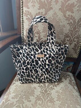 Consuela grab and go bag